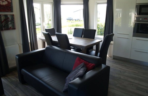 Dordtse Biesbosch House | Beautiful private villa for 6 guests with WIFI, pool, TV and terrace