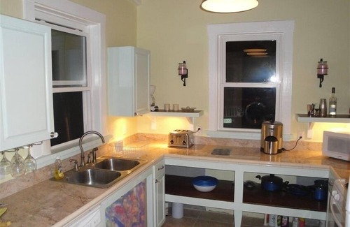 East End House | Romantic Waterfront Escape with Ocean View & Breakfast
