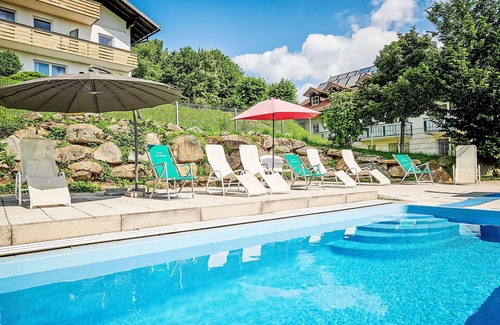 Kollnburg House | Spacious Apartment for 26 with Pool, Pets Welcome & Parking