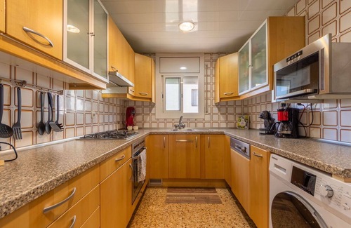 El Castell de Montornes House | Private Villa for 4 with Pool, Ocean View & A/C Amenities