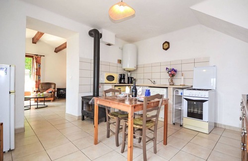 Montreal House | Beautiful private villa for 2 guests with TV, patio, pets allowed, panoramic view and parking