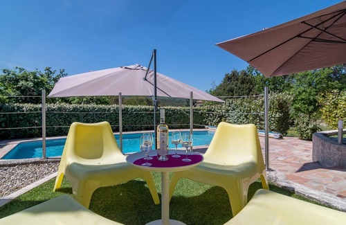 Rocbaron House | Relaxing Villa for 8 with Private Pool and Modern Amenities