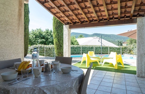 Rocbaron House | Relaxing Villa for 8 with Private Pool and Modern Amenities