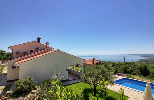 Brovinje House | Inviting Private Villa with Pool, Ocean Views & Pet-Friendly