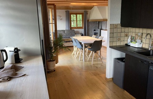 Moleson House | Inviting Villa for 8 with WIFI, Balcony & Panoramic Views