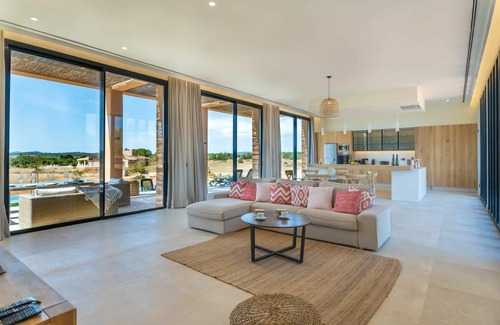 Sencelles Villa | Private Villa with Pool & Panoramic Views - Book Your Stay!