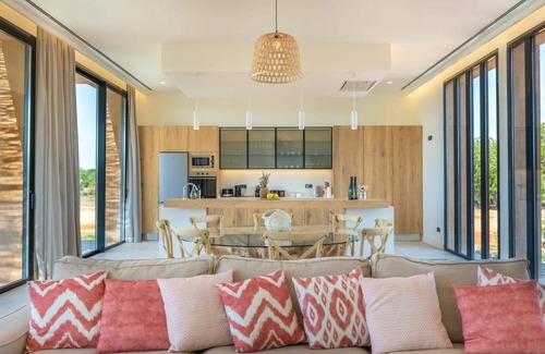 Sencelles Villa | Private Villa with Pool & Panoramic Views - Book Your Stay!