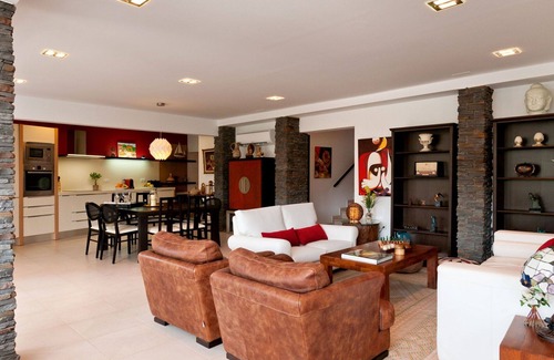 Ingenio Villa | Inviting Private Villa for 12 with Pool and WiFi