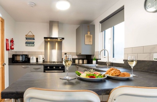 Helford Passage House | Inviting Private Villa with Hot Tub and Oceanfront Views