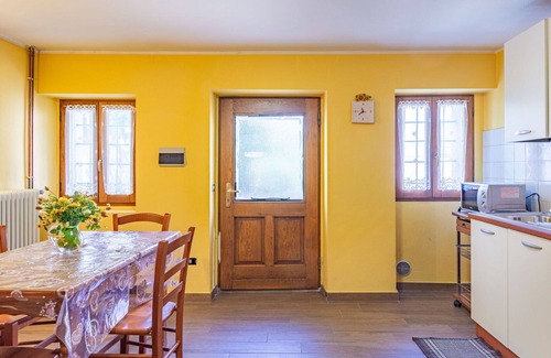 Vercana House | Beautiful private villa for 4 people with TV, patio, pets allowed and parking