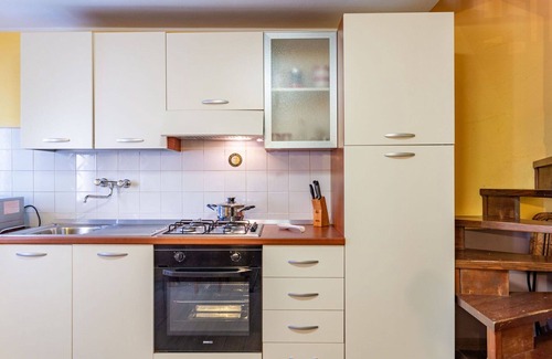 Vercana House | Beautiful private villa for 4 people with TV, patio, pets allowed and parking