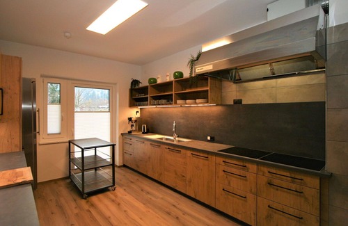 Fuegenberg House | Inviting Villa for 25 Guests with WIFI and Pet Friendly