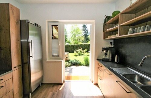 Fuegenberg House | Inviting Villa for 25 Guests with WIFI and Pet Friendly
