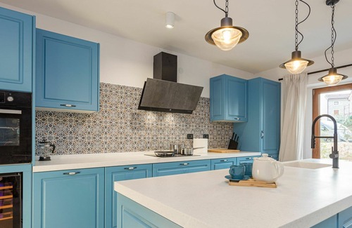 Radini House | Exclusive Villa with Private Pool, Pets Welcome & WIFI