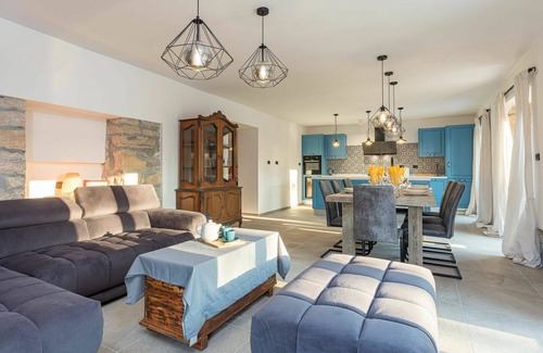 Radini House | Exclusive Villa with Private Pool, Pets Welcome & WIFI