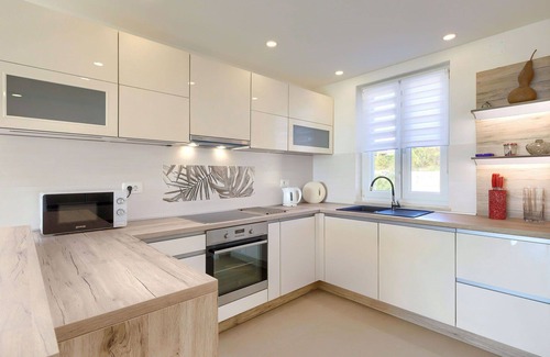 Vilanija House | Inviting Private Villa for 8 with Pool and Ocean View