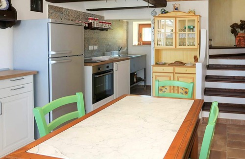 Piea House | Inviting Villa for 4 with WIFI, A/C, Patio & Pet Friendly