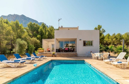 Betlem de Marina Villa | Inviting Private Villa with Pool, A/C and Ocean View