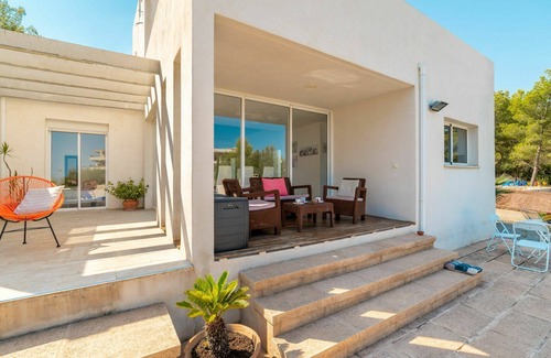 Betlem de Marina Villa | Inviting Private Villa with Pool, A/C and Ocean View