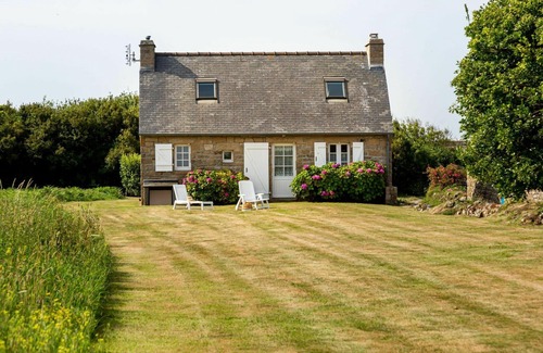 Crozon House | Cozy Villa for 4 with Oceanfront Views & Pet-Friendly Options
