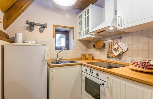 Lic House | Ideal Private Villa with Hot Tub, A/C & Top Guest Rating