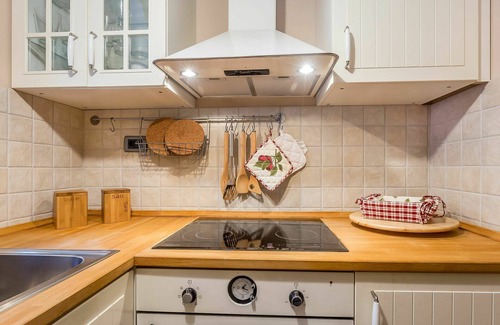 Lic House | Ideal Private Villa with Hot Tub, A/C & Top Guest Rating