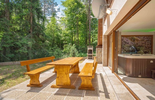 Lic House | Ideal Private Villa with Hot Tub, A/C & Top Guest Rating