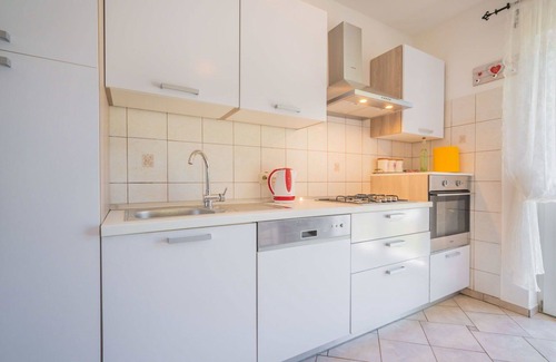 Drivenik House | Inviting Private Villa with Pool, Ocean View & Pet Friendly
