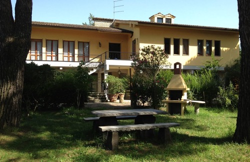 Tregozzano Villa | Idyllic Villa for 8 with Pool, Terrace & Guest Rated 9.8