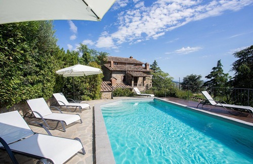 Camucia Villa | Stunning Private Villa with Ocean Views & Relaxing Pool