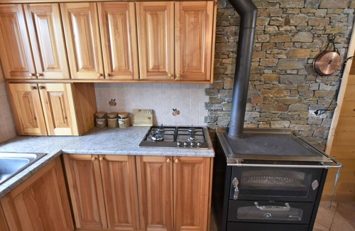 Mello House | Inviting Private Villa for 6 with WIFI and Pet-Friendly Amenities