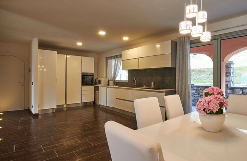 Prati Meriggi Villa | Private Villa for 7 with A/C, Lake View, and Spa Access