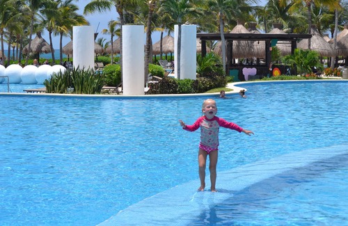 Villa Juarez Hotel | Premier Hotel with Pool & Golf Course - Guest Rated 9.8