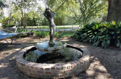 Breaux Bridge Condo | Charming Bayou Retreat with Pool and Spa Amenities
