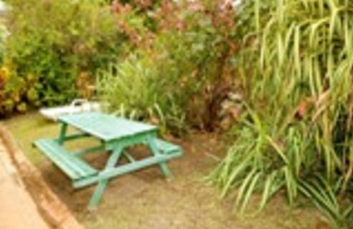 Sainte-Anne Apartment | Scenic Oceanfront Retreat Steps from the Beach, Rated 9/10