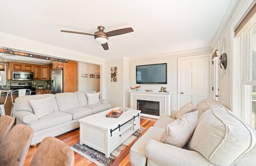 Center Ossipee House | Idyllic Mountain View Retreat with Pool and Spa Amenities