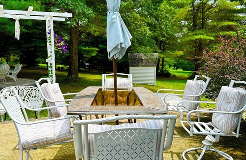Scotrun House | Idyllic Retreat with Private Pool, Spa & Stunning Amenities