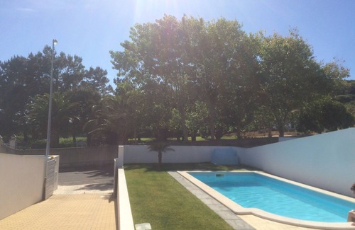 Sao Martinho do Porto Villa | Idyllic Villa for 8 with Private Pool Near the Beach