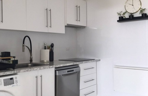 Hallett Cove Apartment | Tranquil Apartment with Ocean Views and Family Amenities