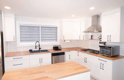Merritt House | Serene Retreat in Merritt Suburbs with Family-Friendly Amenities