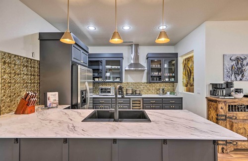 Powell Butte House | Idyllic Ranch Home with Cascade Mountain Views & Spa
