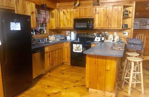 Murphy Cabin | Cozy Log Cabin Retreat with Hot Tub and Pool Table
