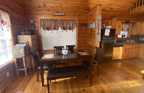 Murphy Cabin | Cozy Log Cabin Retreat with Hot Tub and Pool Table