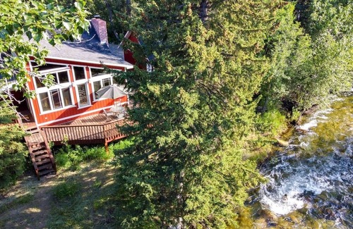 Red Lodge House | Idyllic Red Lodge Cabin on the River Near Town