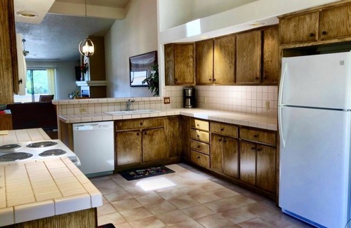 Oak Creek House | Serene Red Rock Retreat at Canyon Mesa Golf & Country Club