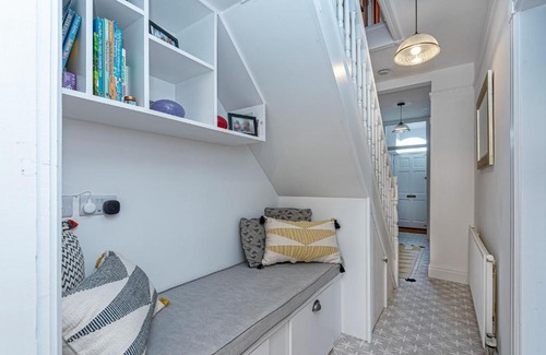 Ruthin House | Inviting Redbrick Home in Ruthin Centre with Parking Options