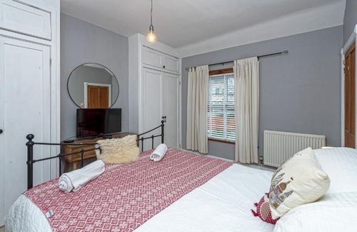 Ruthin House | Inviting Redbrick Home in Ruthin Centre with Parking Options