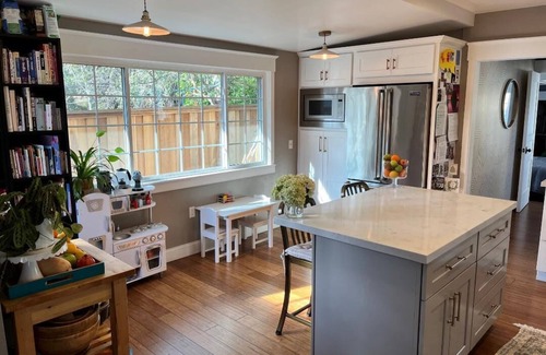 Altadena House | Charming Home Surrounded by Nature Near Pasadena Trails
