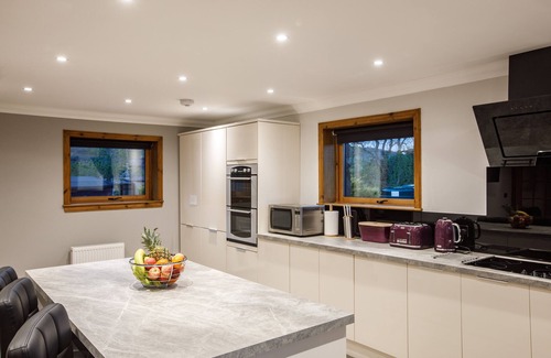 Auchterhouse House | Relaxing House with Hot Tub in Peaceful Dundee Location