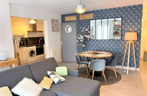 Tregastel Apartment | Sleek Oceanfront Apartment Trégastel with Spa & Breakfast